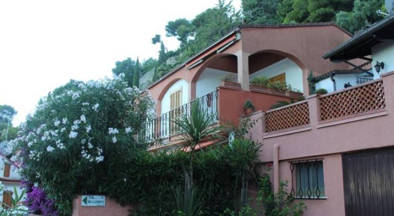 Vacation home with pool — photo 5