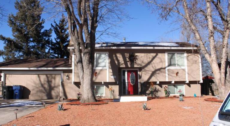 House with 4 rooms for 16 persons in Colorado Springs, CO