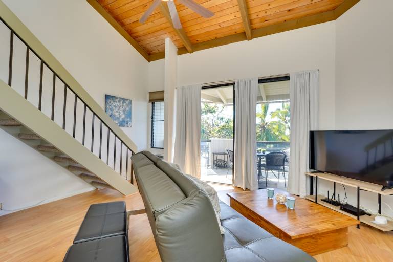 Top-Floor Kailua Bay Resort Condo w/ Ocean Views! — photo 4