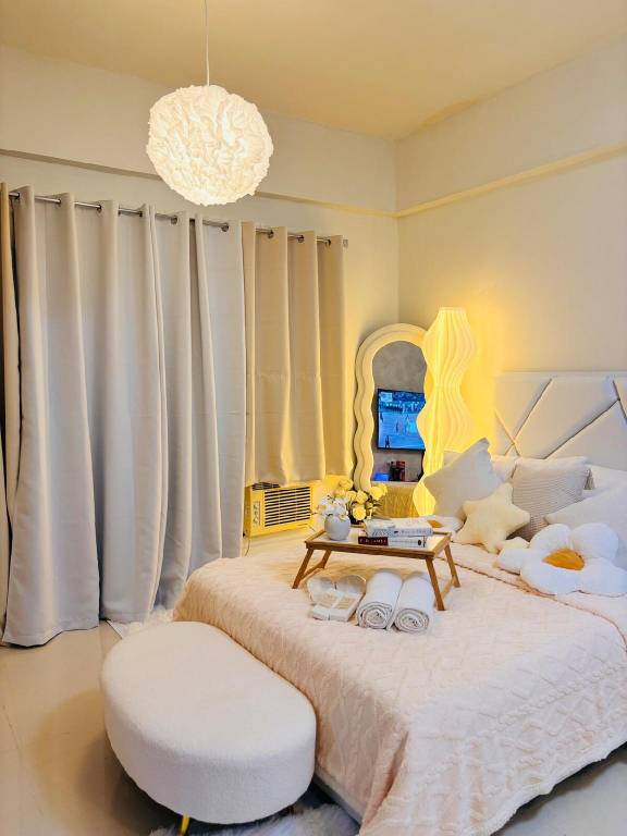 Apartment with yard & pool in Taguig