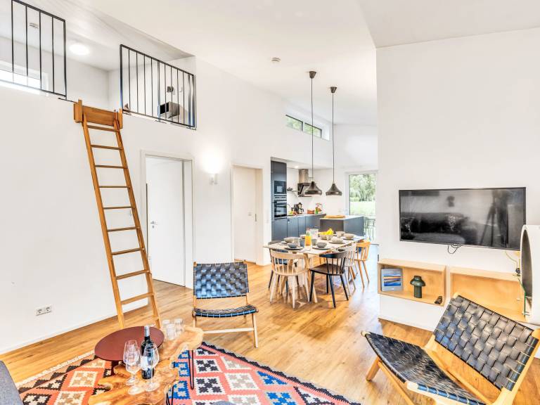 Family-oriented vacation home with sauna, pool & jacuzzi | Beach nearby | Pets are welcome — photo 2