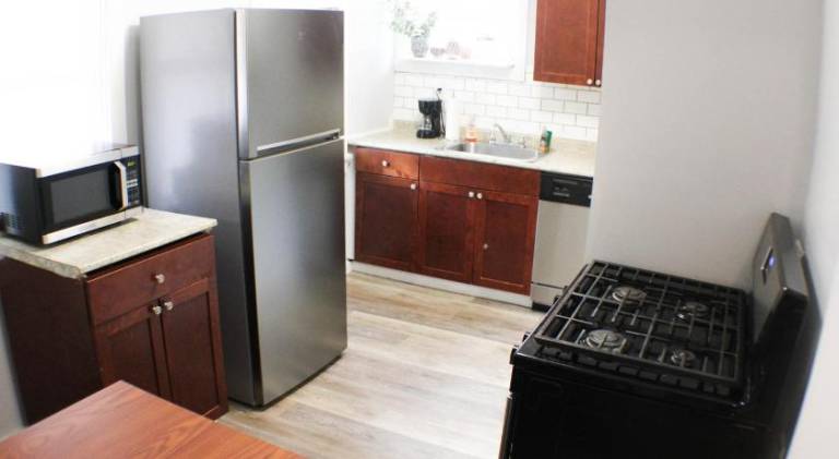 2BR - Parking - 5 Min to North Shore! — photo 3