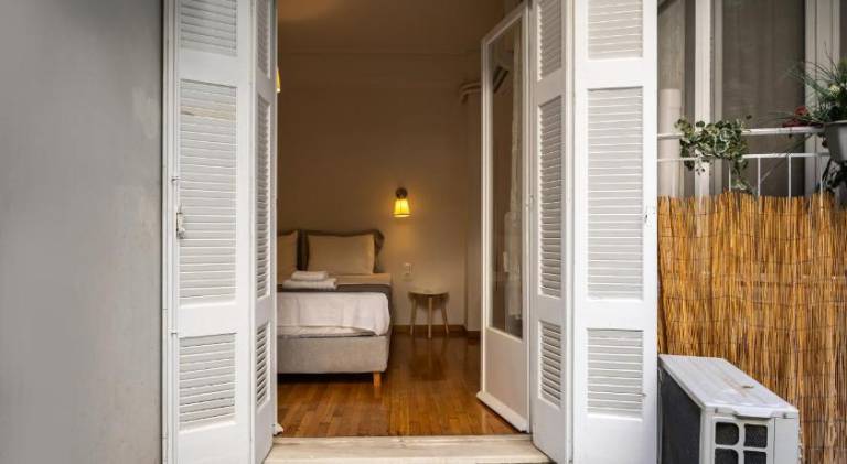 Apartment with terrace | Near Acropolis of Athens | Perfect for remote work | Pet-friendly — photo 4