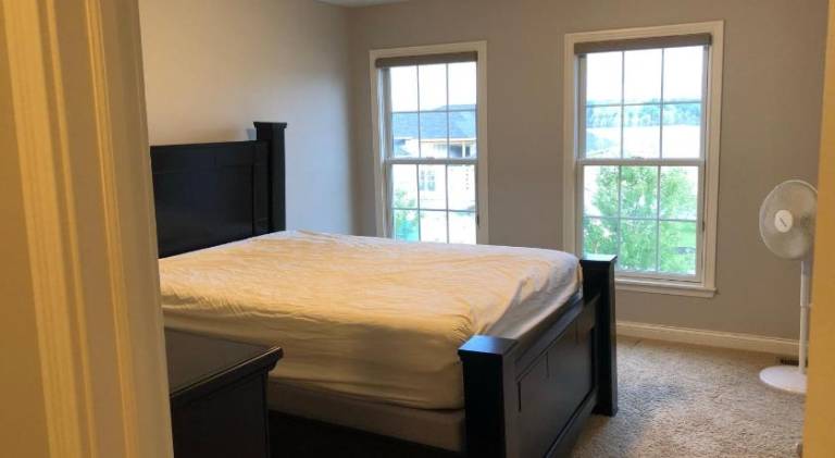 Lakefront view private bedroom and bathroom with kitchen — photo 2