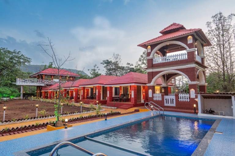 Vacation home with 4 rooms for 16 persons in Khalapur