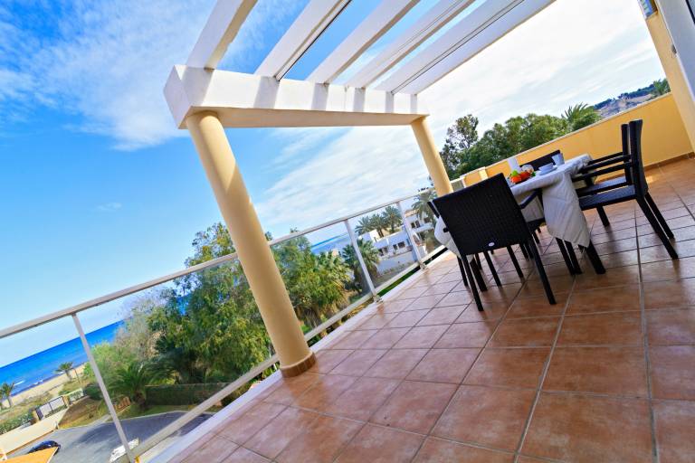 Holiday apartment with pool, yard & terrace in Alicante