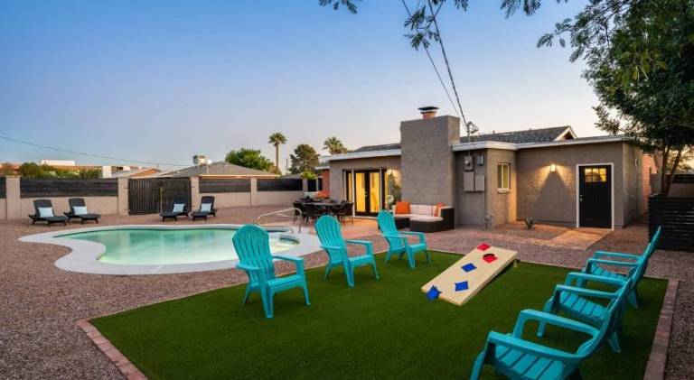 Big vacation home with pool | Pets allowed in Phoenix, AZ