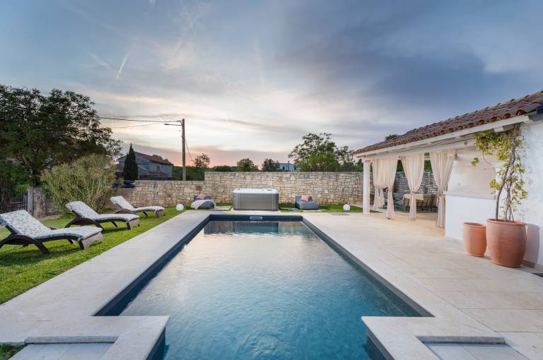 Villa with private pool, patio & hot tub — photo 3