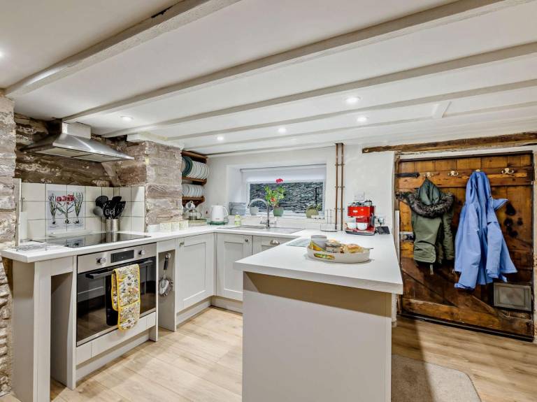 Cottage with 2 rooms for 4 persons — photo 3