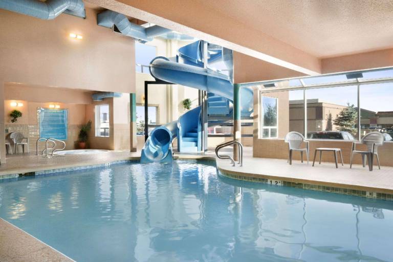 Prairie Crest Calgary Airport by IHG — photo 2