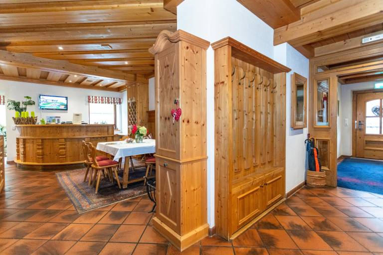 Child-friendly aparthotel with jacuzzi, sauna & garden | Pets allowed — photo 5