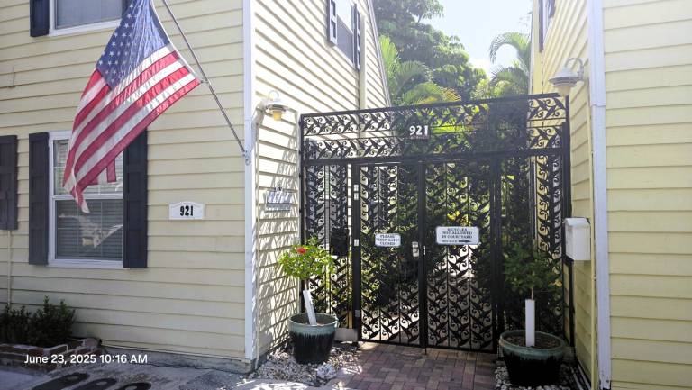 House with barbeque, garden & heated pool | Near Southernmost Point | Garden view — photo 2