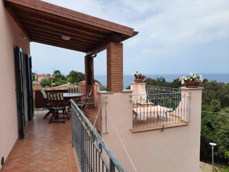 Children-friendly rental apartment with grill, terrace & garden | Sea view | Dogs allowed — photo 2