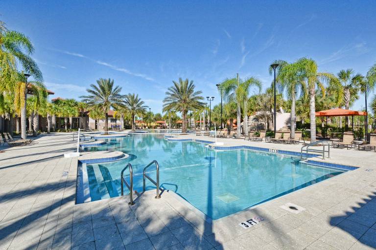 Vacation home with patio, private pool & jacuzzi — photo 4