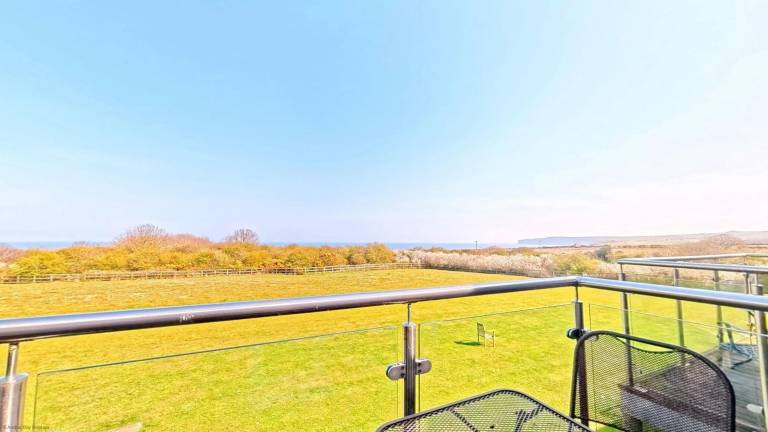 Cottage with pool, garden & sauna | Beach view in Scarborough