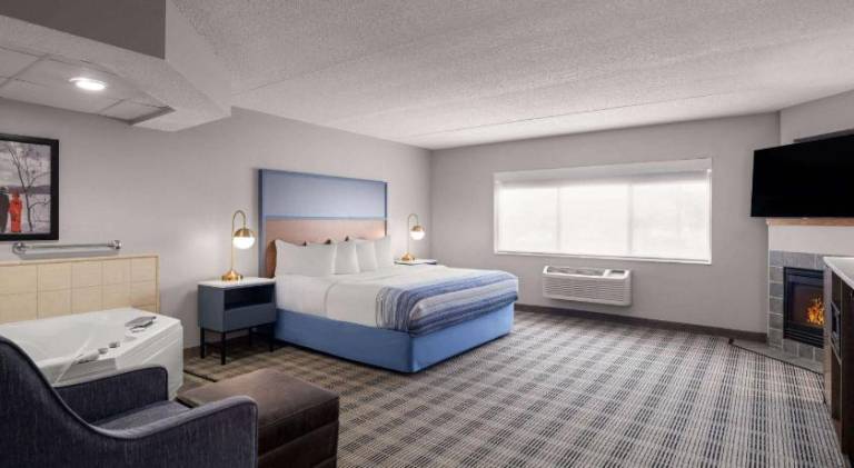AmericInn by Wyndham Shakopee Near Canterbury Park — photo 2