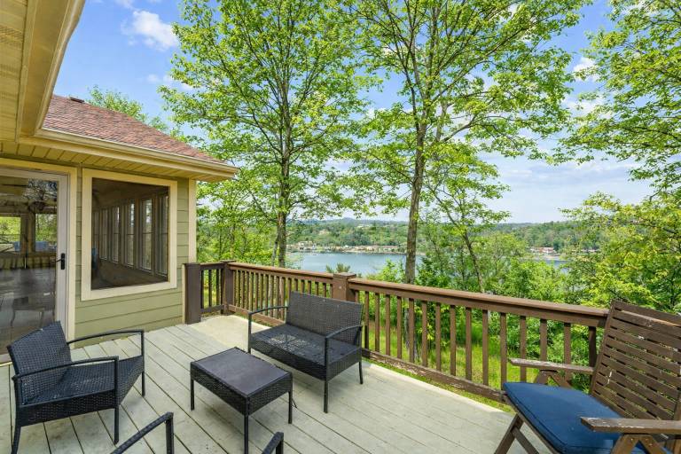 Lake Taneycomo Lakefront Lodge on 6 Acres • Sleeps 16• • Free Group Tickets — photo 2