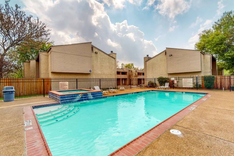 Condo  Beverly Estates