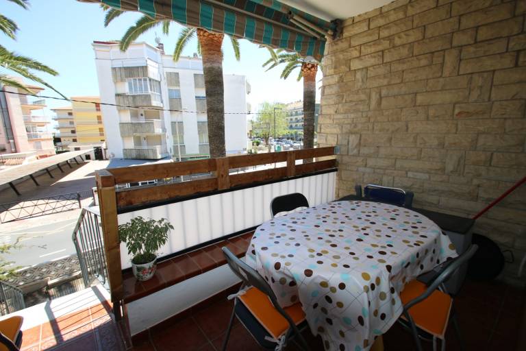 Apartment with patio — photo 2