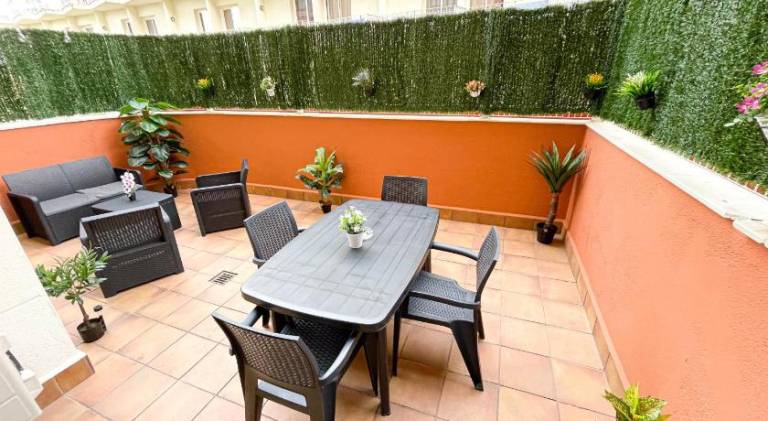 Fully equipped rental apartment with patio | Perfect for remote work | Pet-friendly — photo 5