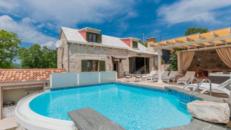 Villa with grill, sauna & private pool in Makarska