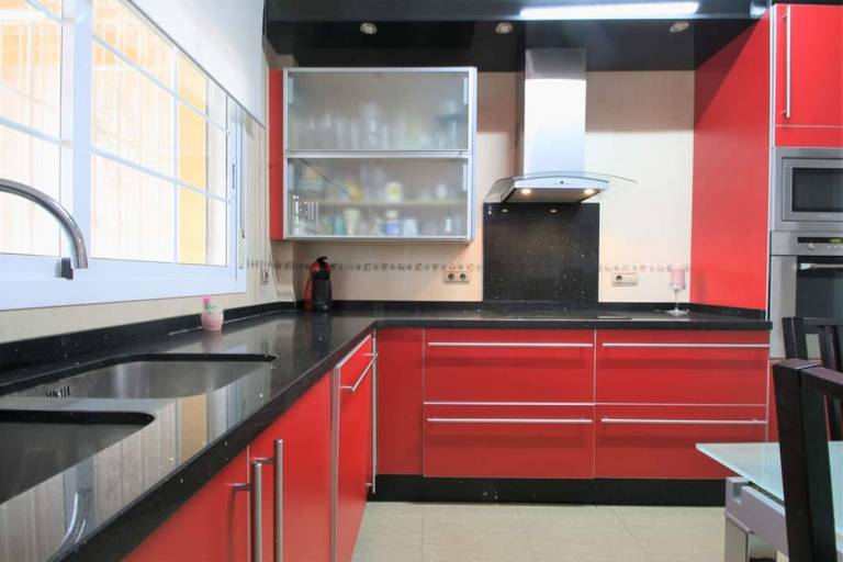 Fully equipped nice house with terrace, barbeque & hot tub | Pet-friendly — photo 4