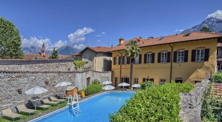 VILLA VINICIA, pool, jacuzzi, airco in Gravedona