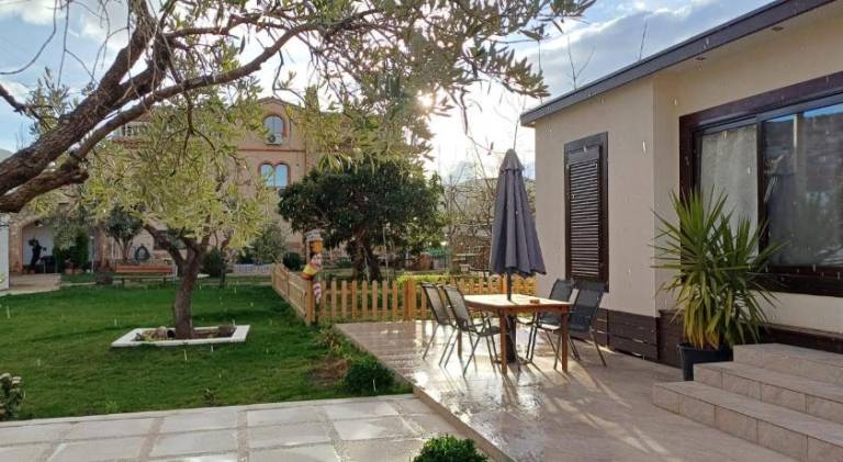 Vacation home with terrace & garden — photo 3