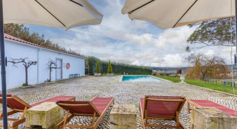 Vacation home with patio, pool & garden — photo 4