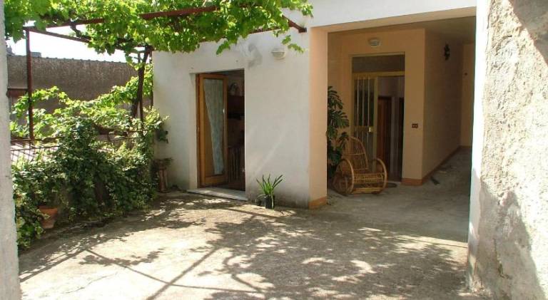 House with 2 rooms for 4 persons in Catanzaro