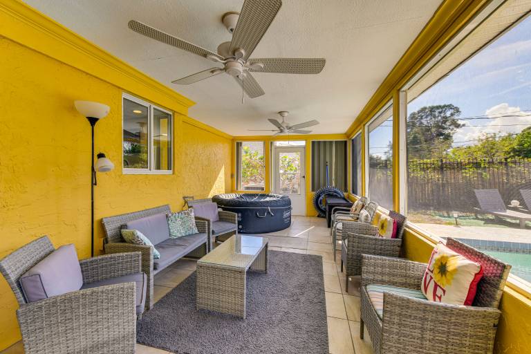 3 Mi to Beach! Port Charlotte Gem w/ Outdoor Oasis — photo 2
