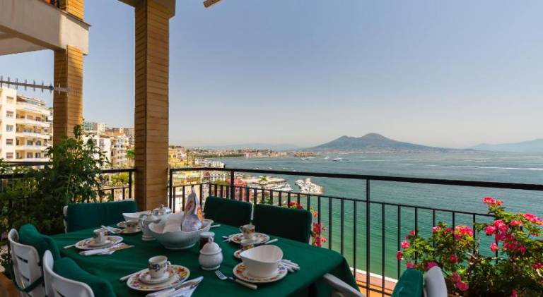 Apartment with 2 rooms for 6 persons in Naples