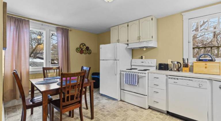 Midstream Modern 2BR Wi-Fi Parking — photo 3