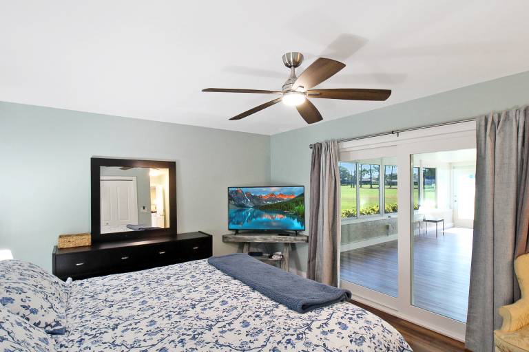 Family-friendly spacious vacation home with pool | Lake view | Pet-friendly — photo 4