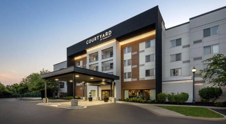 Courtyard by Marriott Edison Woodbridge — photo 2