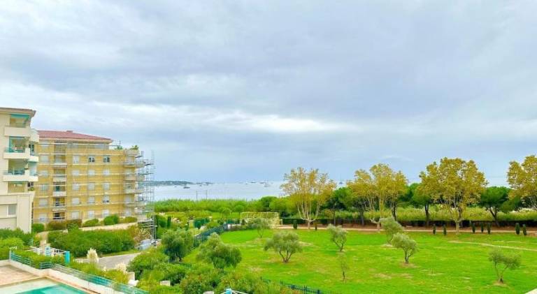 Pleasant rental apartment with pool | Next to the beach | Good for workation | Pet-friendly in Valbonne