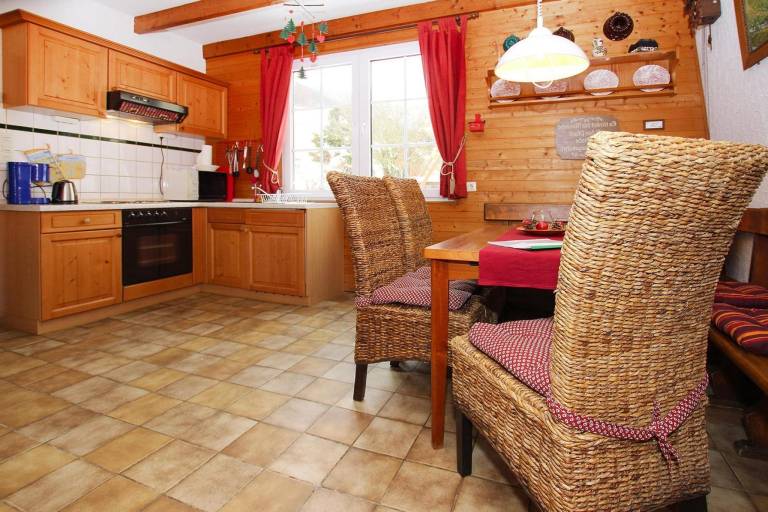 House with yard, patio & BBQ — photo 4