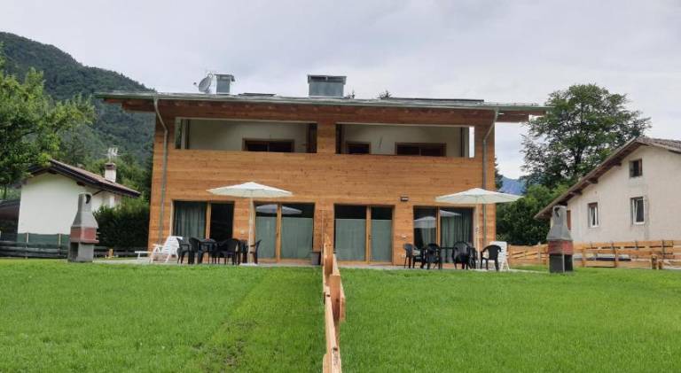 Vacation home with patio, grill & garden in Ledro