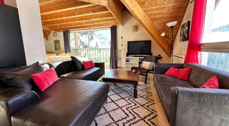 Chalet with patio, garden & grill — photo 2