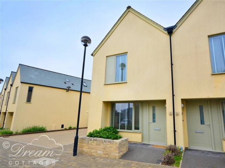 Family-friendly nice cottage with yard | Beach view | Close to the beach | Pets are welcome in Weymouth