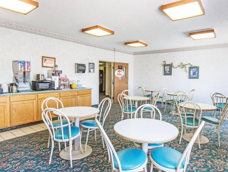 Super 8 By Wyndham Willcox — photo 4