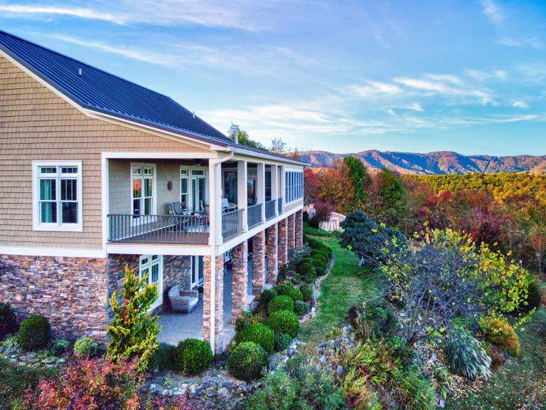 Mountain Lilly - huge views, three ensuites, 10min to Blowing Rock — photo 3
