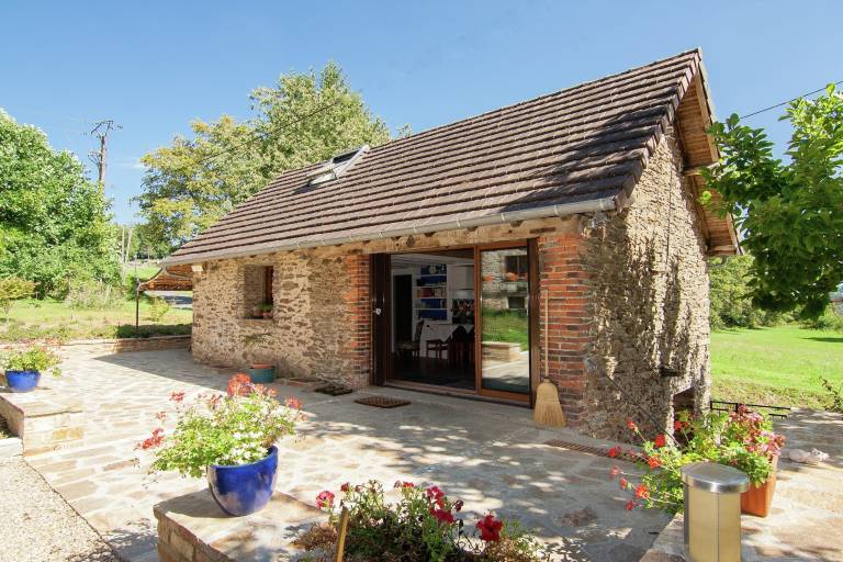 Charming cottage with garden, terrace & BBQ | Nature view | Pet-friendly — photo 2