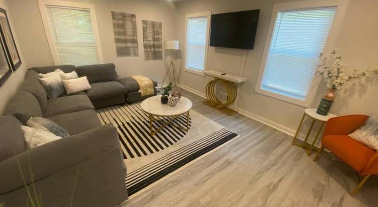 Vacation home with 5 rooms for 12 persons in College Park, GA