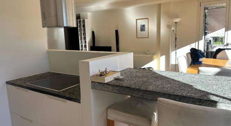 Fully equipped nice rental apartment with barbeque, patio & yard | Next to the beach | Dogs allowed — photo 3