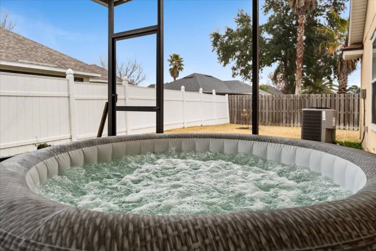 Cozy Family Home with Hot Tub and BBQ Grill — photo 3