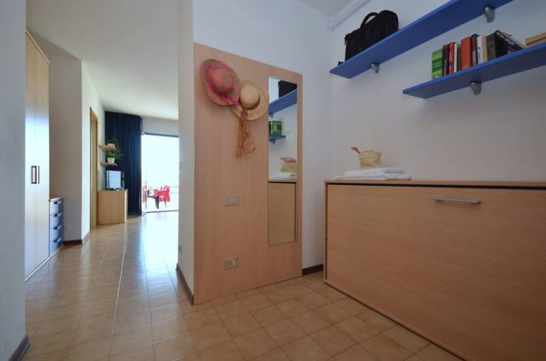 Rental apartment with patio — photo 5