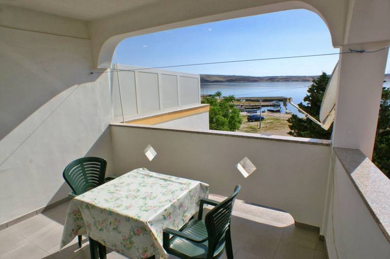 Studio flat near beach Kustići, Pag (AS-4129-c) in Senj