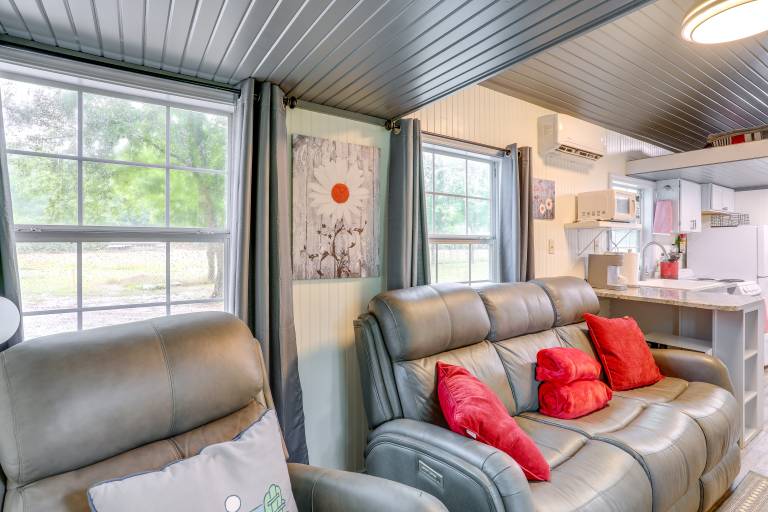 Swim On-Site: Riverfront Studio in Mountain View! — photo 4
