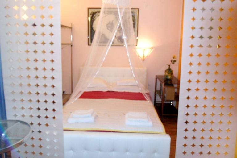 Wonderful studio with patio, garden & BBQ | Next to the beach | Dogs allowed in Tucepi